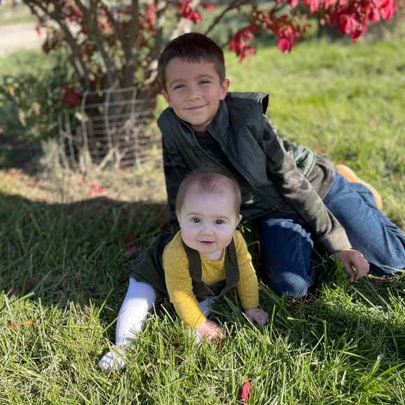 Meet your Posher, Cynthia - Picture 2 of 2